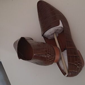 Vince Camuto brown crocodile loafers